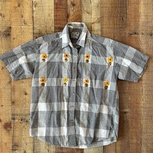 Way to Go Gray White Checkered Shirt with Sunflower Embroidery women Large